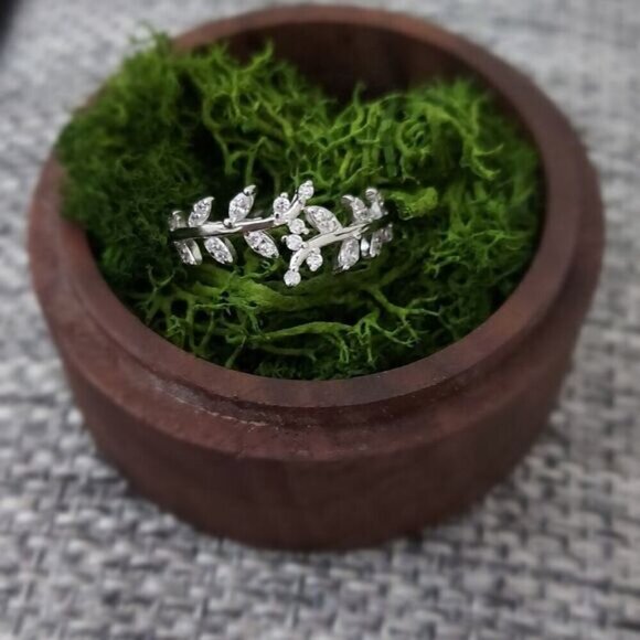 925 Sterling Silver CZ Leaves Ring - Picture 3 of 10